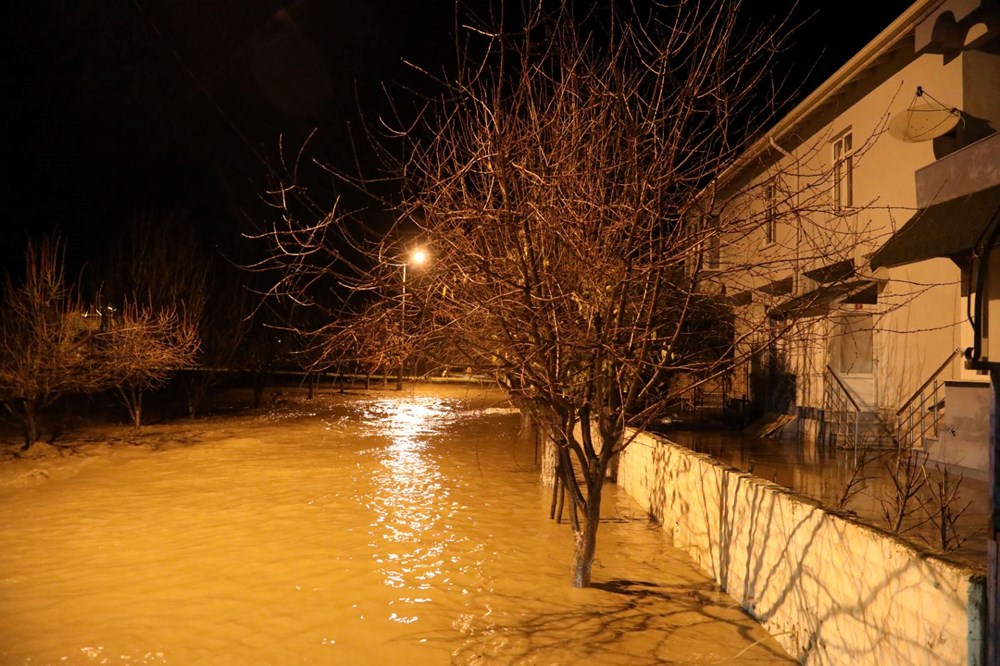 Edirne'yi sağanak vurdu: Sel sularına kapılan kişi aranıyor - 2