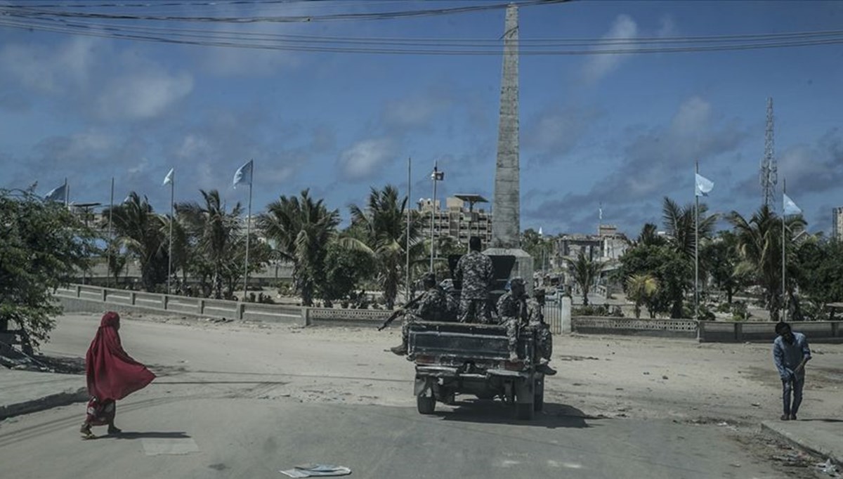 Somali'de askeri üs yakınında intihar saldırısı düzenlendi Somali'de askeri üs yakınında intihar saldırısı düzenlendi