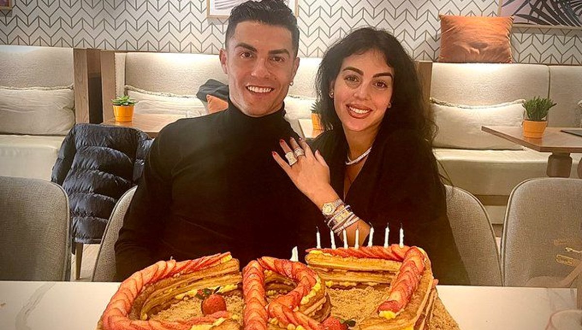 Cristiano Ronaldo Instagram'da 400 milyon takipçiyi geçerek rekor kırdı