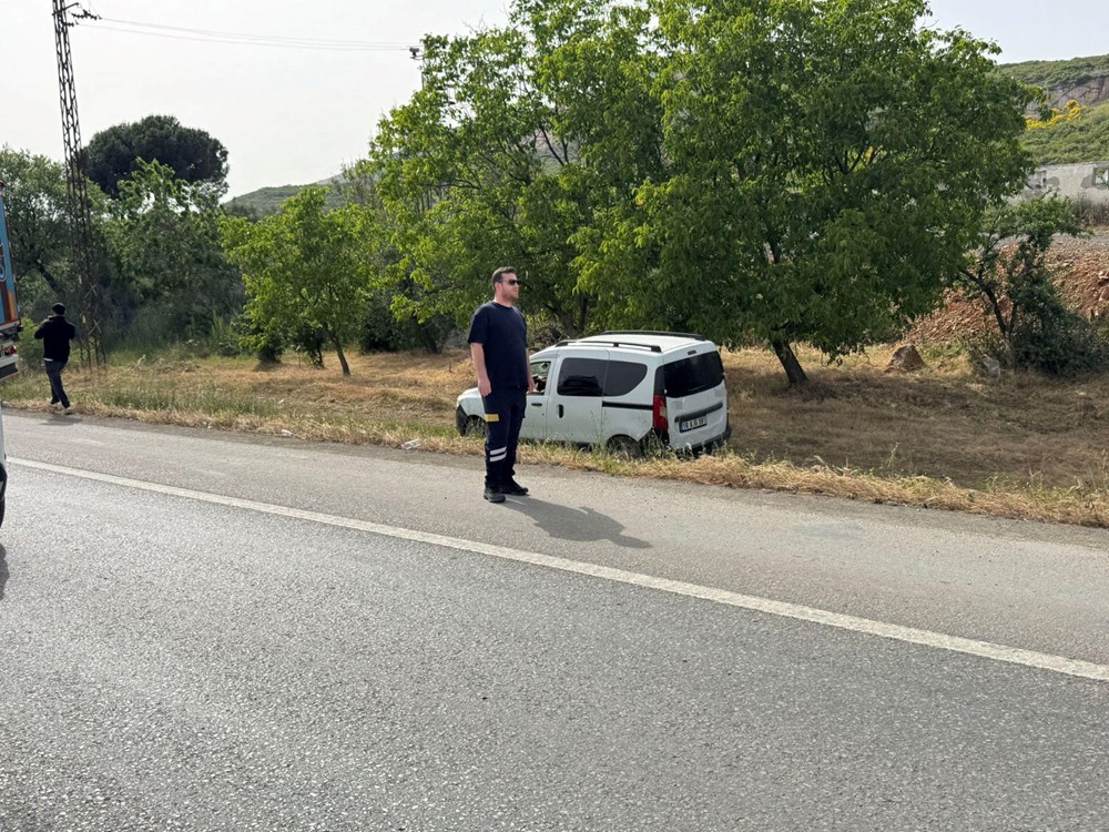 Seyir halindeyken arı soktu: Şoka girdi, trafik kitlendi - 4