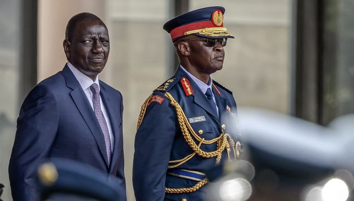 Kenya'da askeri helikopter düştü: Genelkurmay Başkanı ve 10 asker öldü Kenya'da askeri helikopter düştü: Genelkurmay Başkanı ve 10 asker öldü