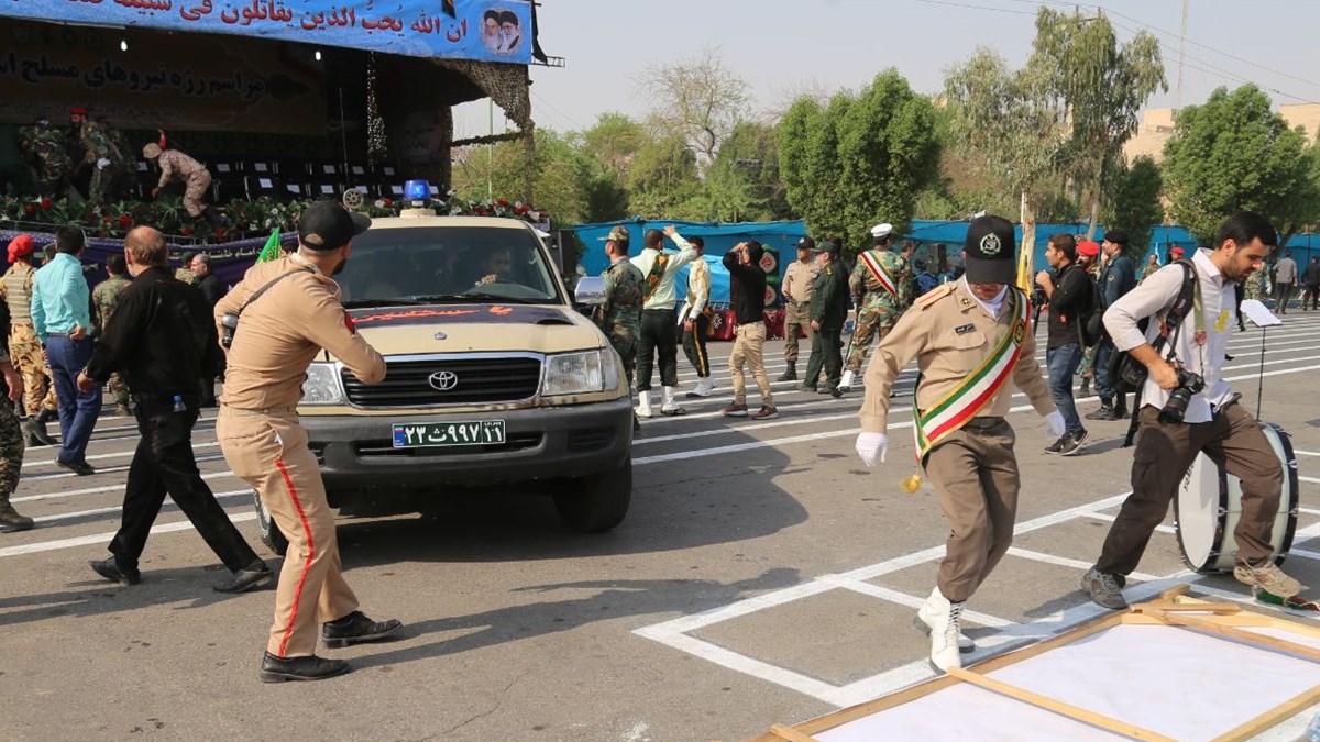 iran da askeri gecis toreninde teror saldirisi 25 olu