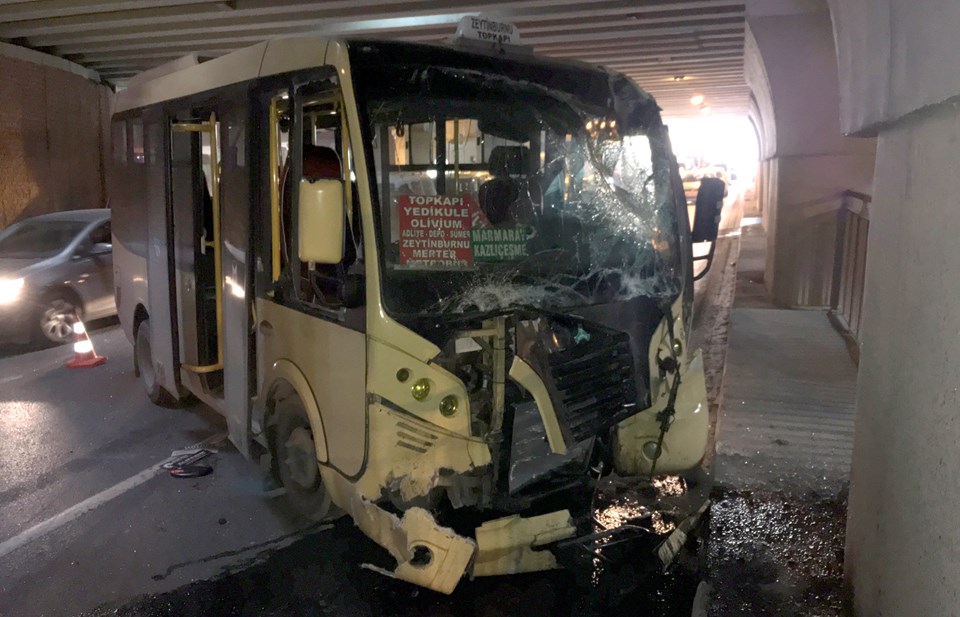İstanbul’da kamyonet ile minibüs çarpıştı: 6 yaralı - 1