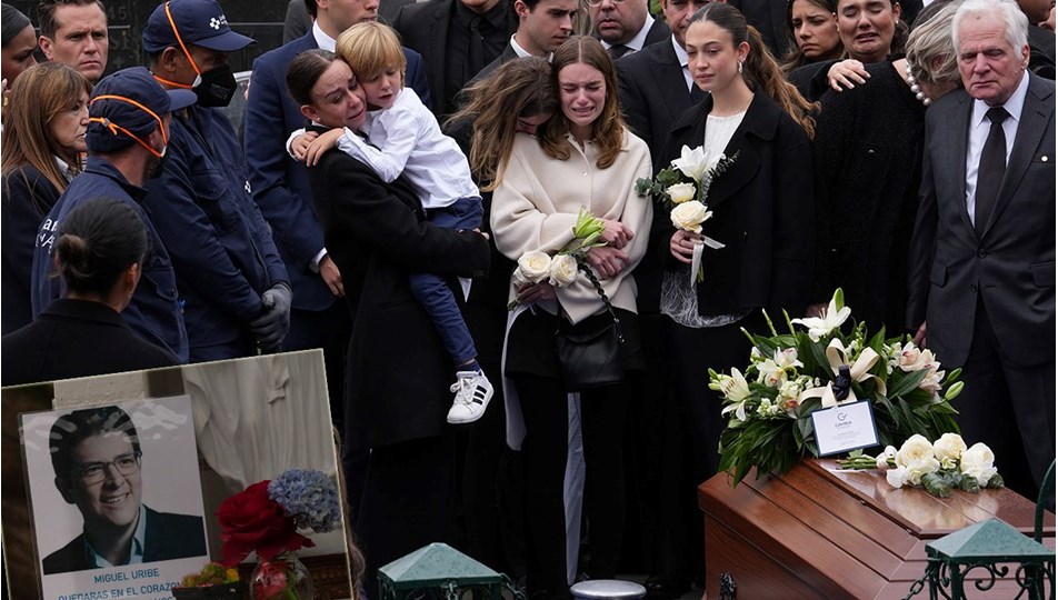 Kolombiya'da suikast kurbanı başkan adayı defnedildi
