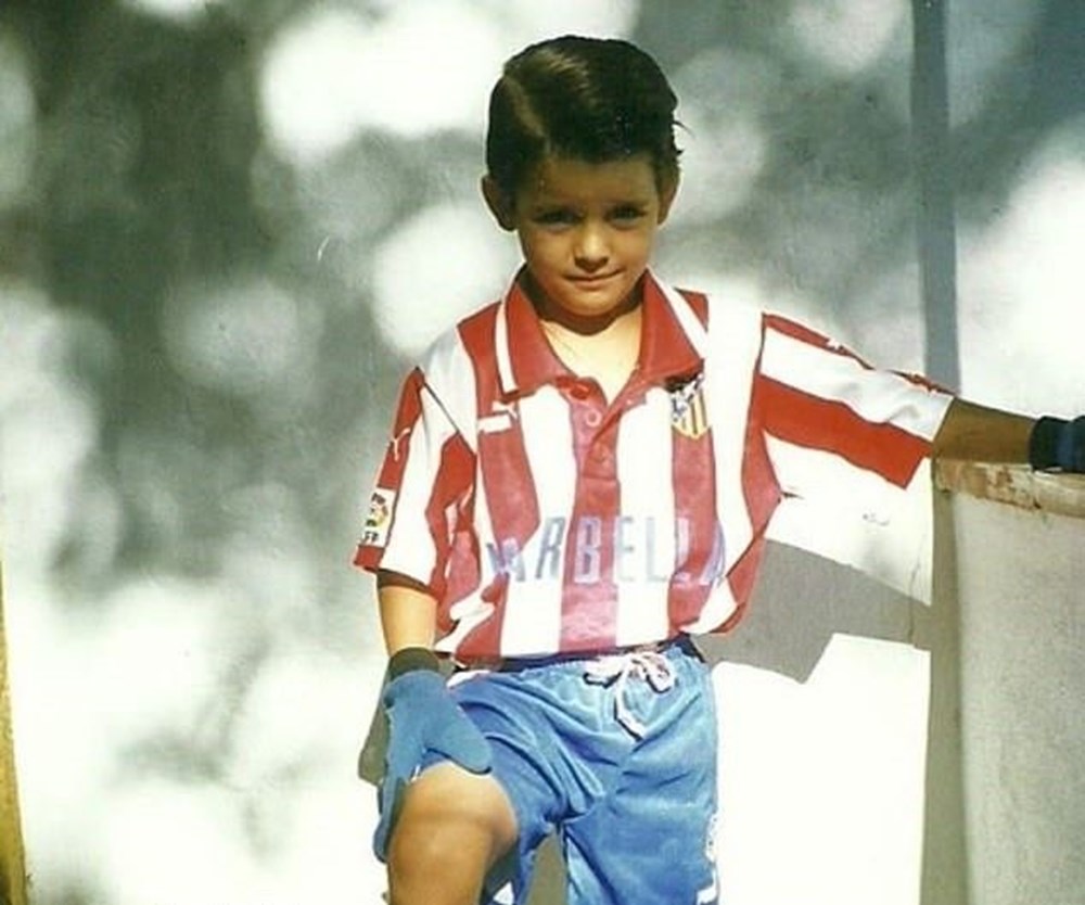 Nilgün Belgün takipçilerini geçmişe götürdü: Bu fotoğraf Marmaris'te çekildi (Ünlülerin çocukluk ve gençlik halleri) - 418