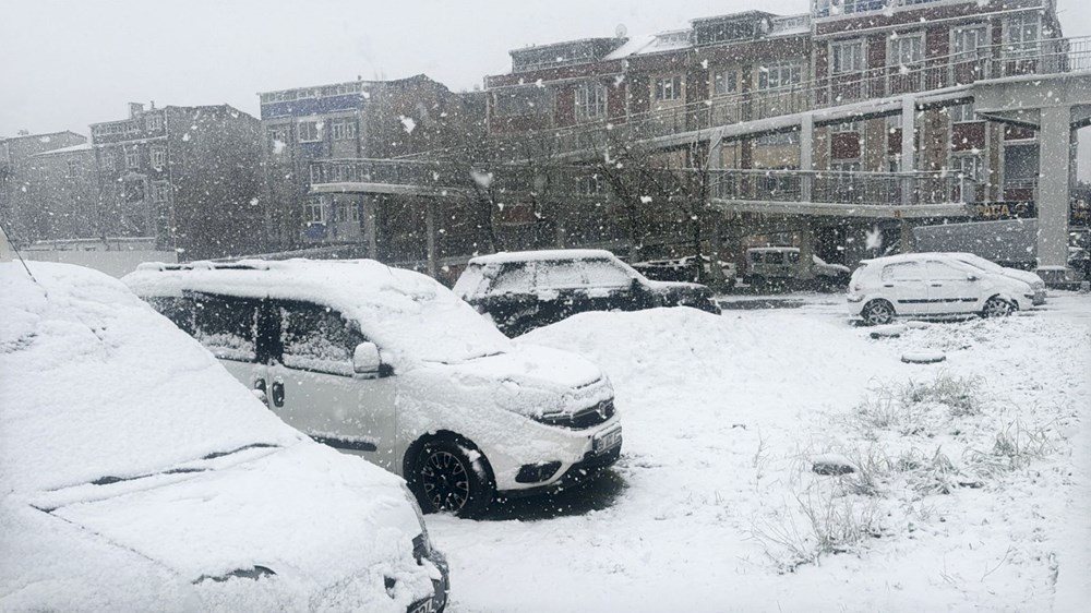 İstanbul'da okullar tatil edildi... Kar fırtınası 22'de başlayacak - 2