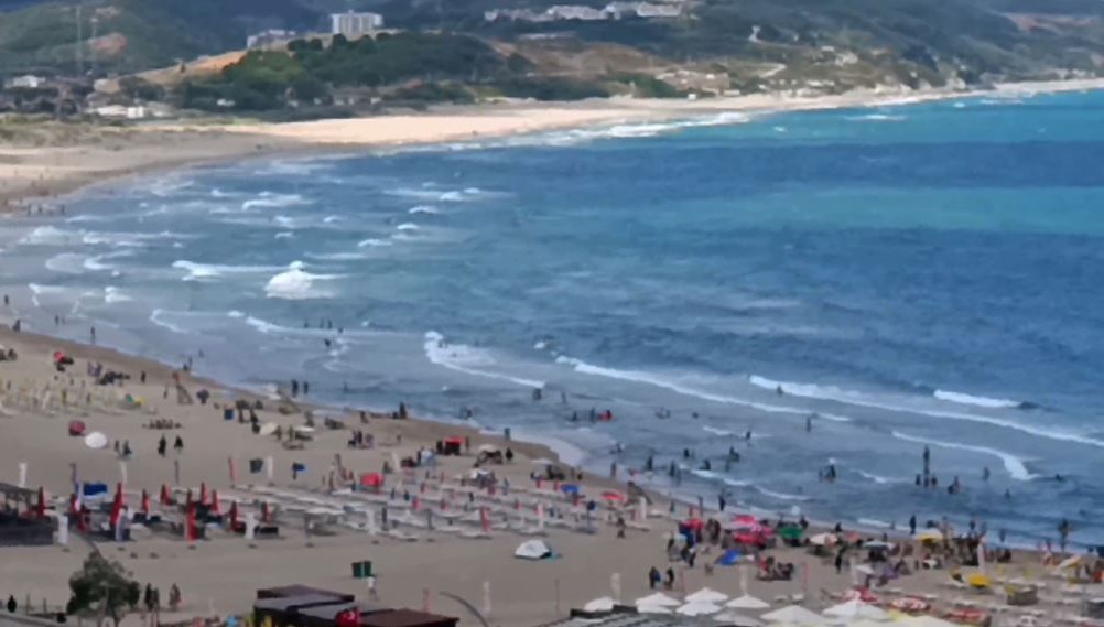 Şile'de yasağa rağmen denize girdiler