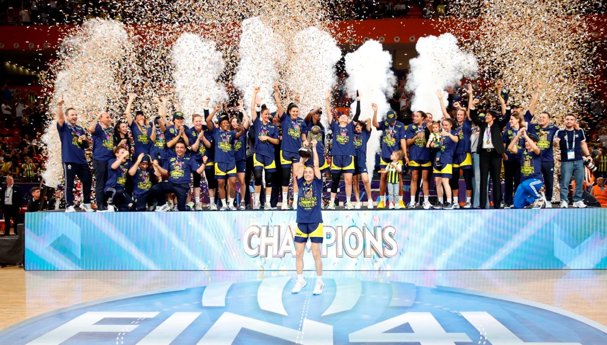 Fenerbahçe üst üste ikinci kez EuroLeague şampiyonu Fenerbahçe üst üste ikinci kez EuroLeague şampiyonu