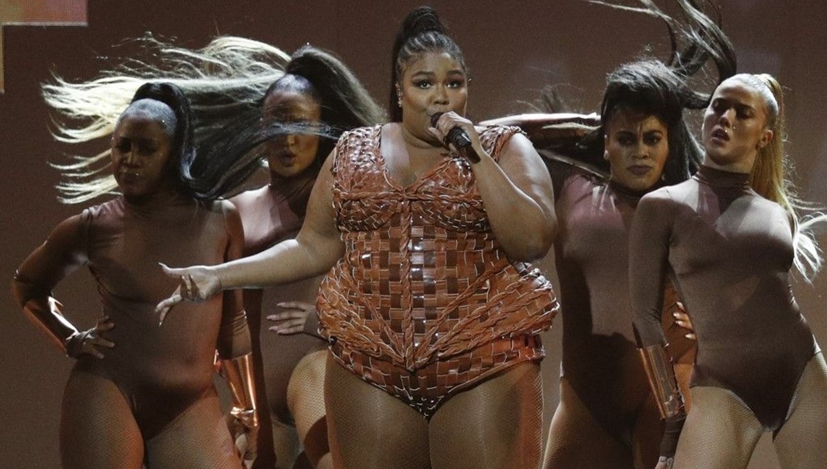 Lizzo isyan etti: Defalarca beden aşağılamaya maruz kaldım