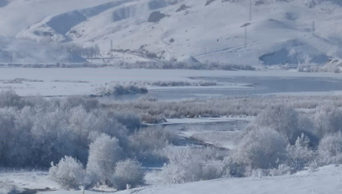 Erzurum'da eksi 25 derecede HES göleti buz tuttu