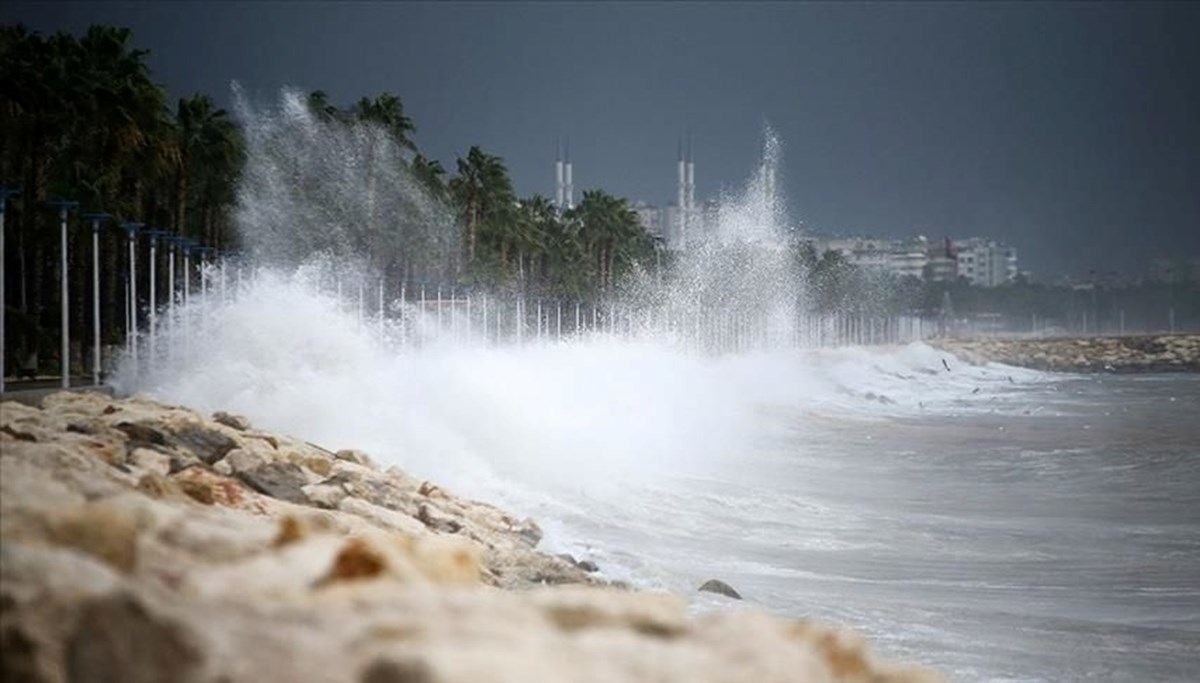 Meteoroloji'den kuvvetli fırtına uyarısı Meteoroloji'den kuvvetli fırtına uyarısı