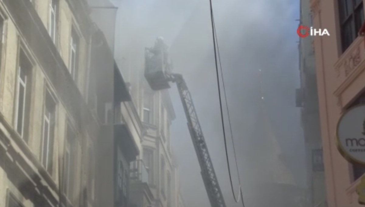 Galata’da yangın: Sokaklar duman altında