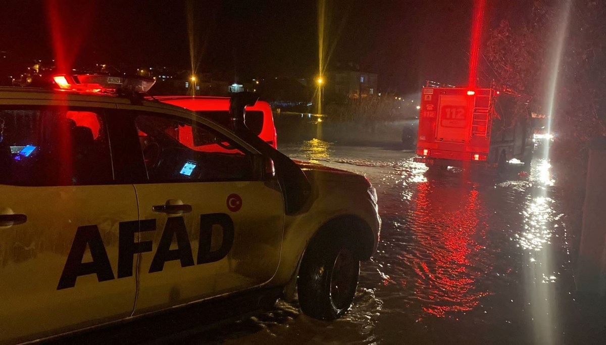 Edirne Uzunköprü'de dere taştı: Mahsur kalanlar kurtarıldı