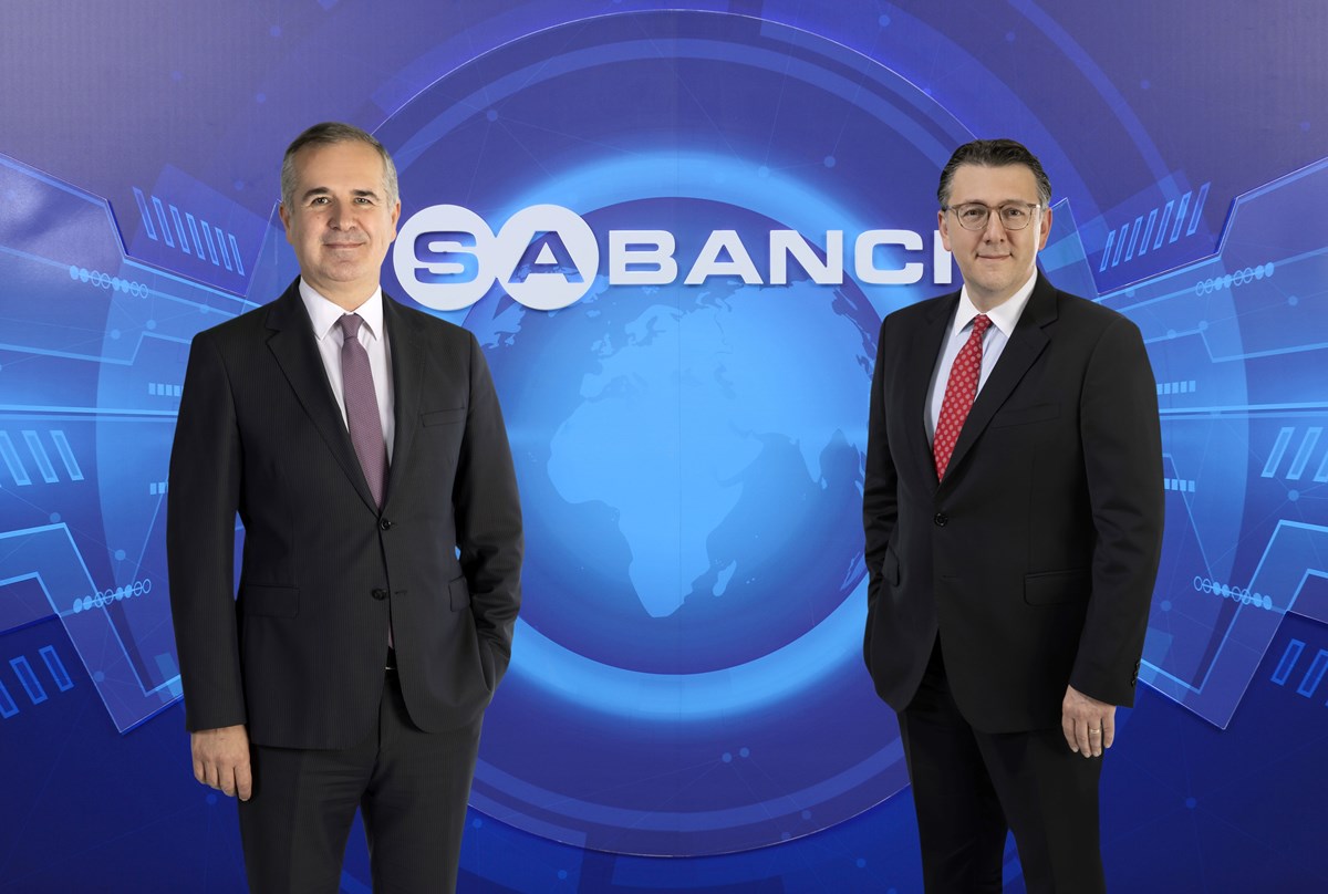 Sabancı Holding Üst Yöneticisi (CEO) Cenk Alper (solda) ve Sabancı Holding CFO