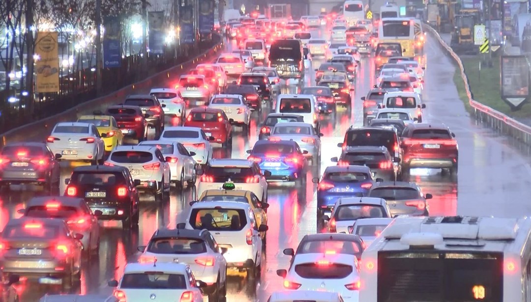 Haftanın ilk iş gününde trafik yoğunluğu: Anadolu Yakası kitlendi