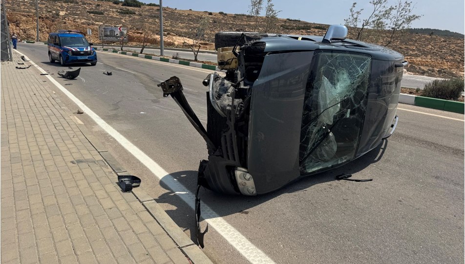 Kilis'te ticari araç devrildi: 4 yaralı