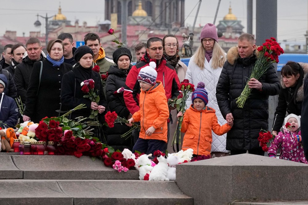 Moskova kurbanları anıldı: Putin ölenler için dua etti - 1