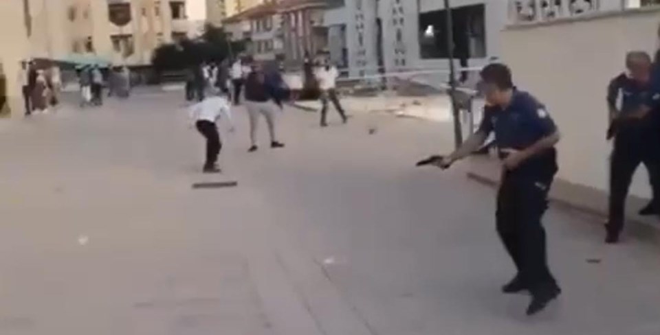 Ankara'da 'ezik şeftali' kavgası: 4 yaralı, 13 gözaltı - 1