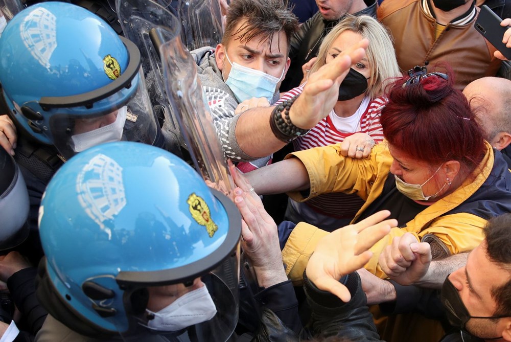 Tradesmen protest for 'restriction' in Italy - 9