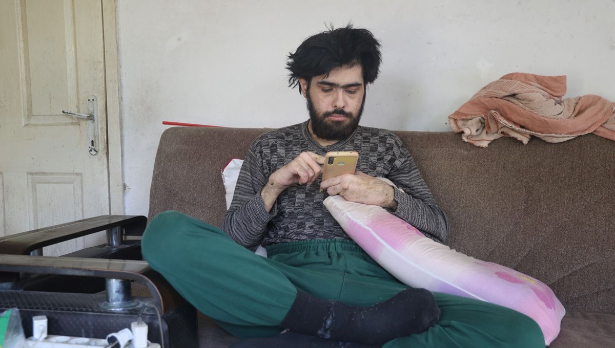 Türkiye'nin gündemine oturmuştu: Telefon bağımlısı genç, 3 yıl sonra duş aldı