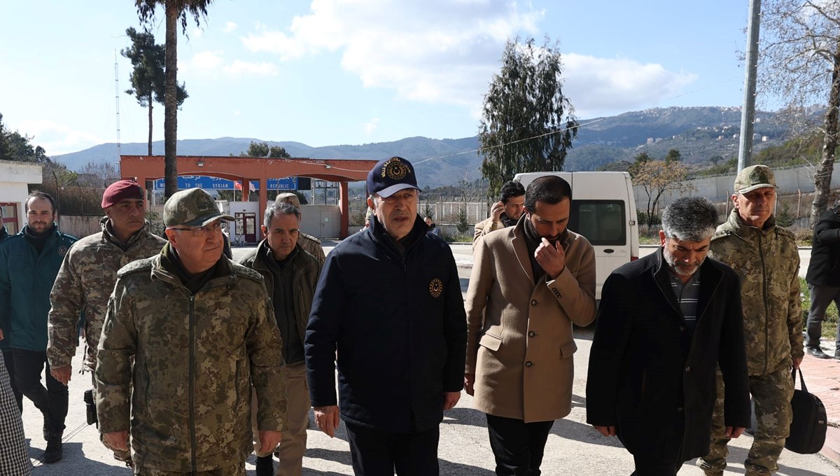 Bakan Akar: 'Sınırlardan sığınmacı akını' iddiaları gerçek dışı