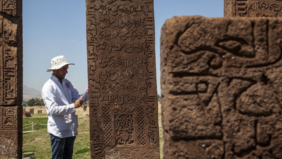 Selçuklu Meydan Mezarlığı'ndaki restorasyon çalışmaları sürüyor - 1