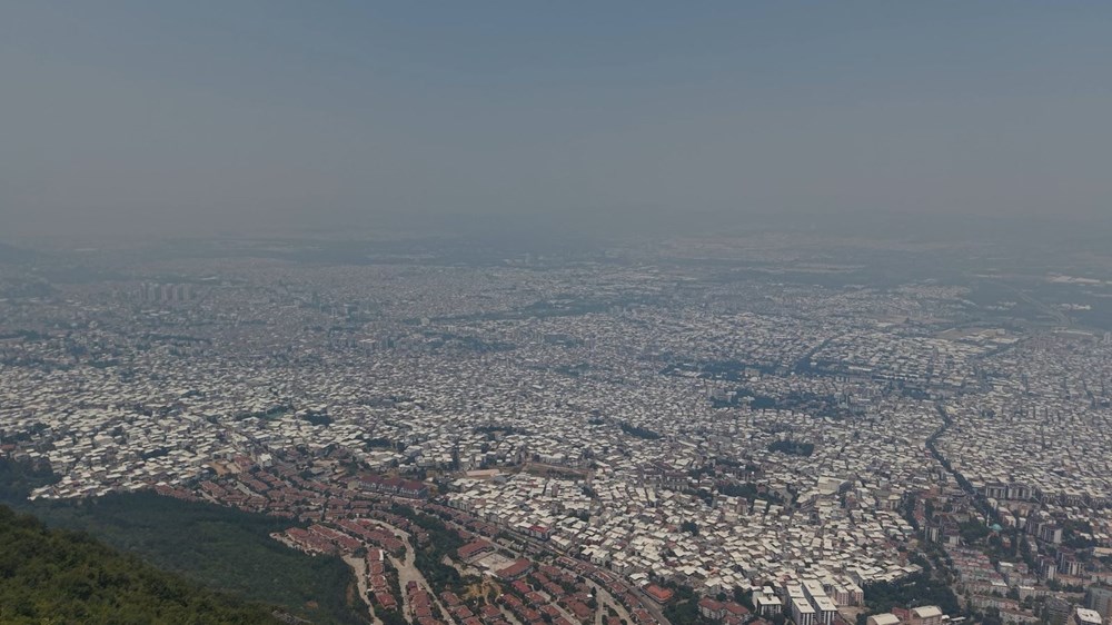 Orman yangınının dumanı kente ulaştı, her yeri kül kapladı: "Ciğerlere inebilir, maske takılmalı" - 5