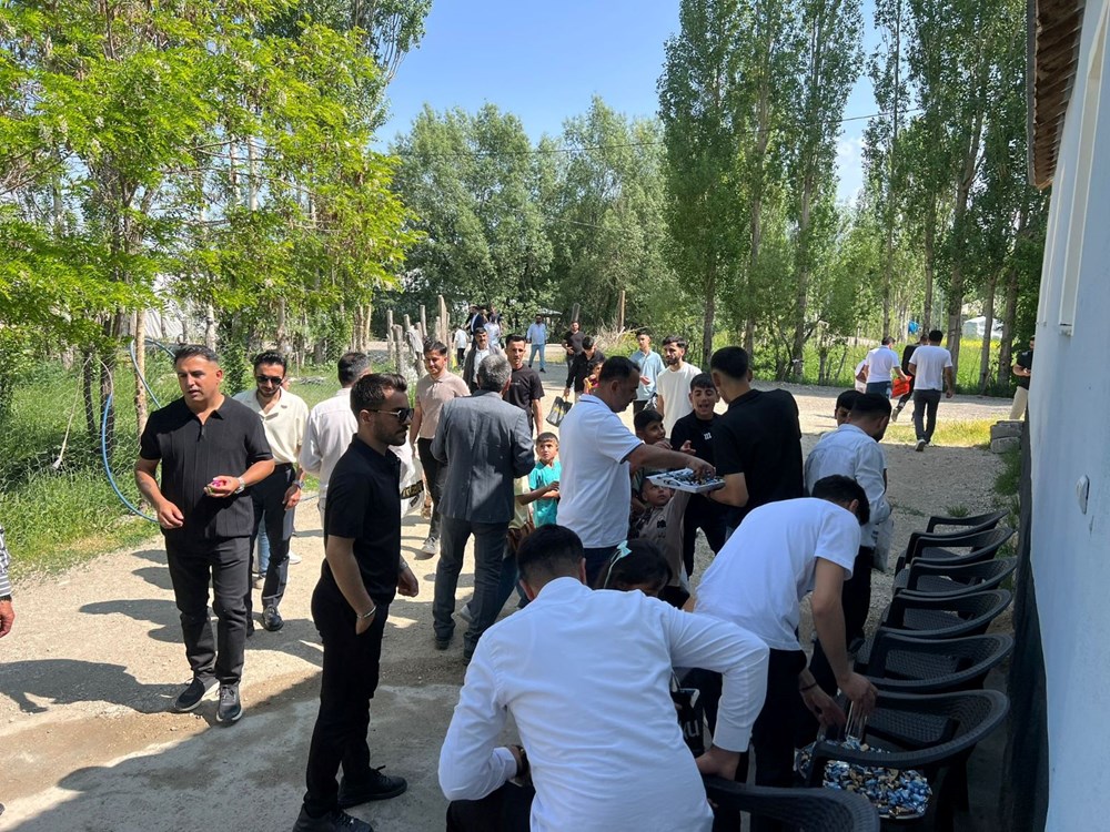 70 yıllık bayramlaşma geleneği: Her haneyi ziyaret ediyorlar - 1