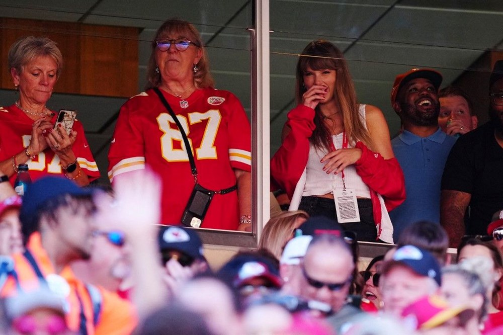 Taylor Swift haklarında aşk söylentisi çıkan Amerikan futbolcusunun maçında - 3