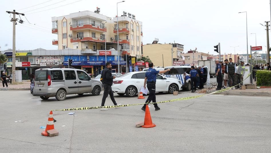 Antalya'da iki grup kavga etti: 4 kişi yaralandı