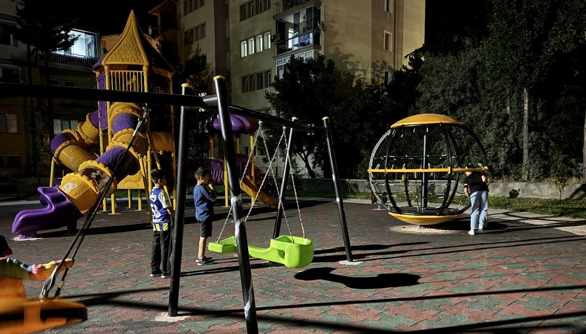 Parkta kalbi duran çocuk kurtarıldı