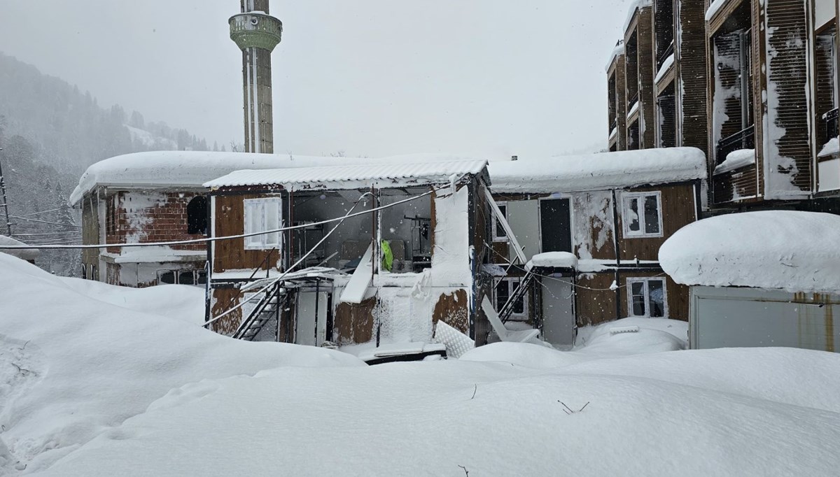 Rize'de çığ düştü: Bir restoran ve iki konteynerde hasar oluştu