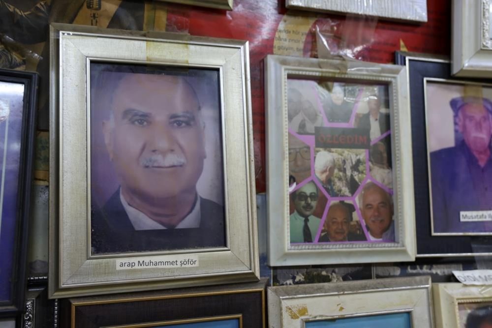 Ölüler Kıraathanesi'nde Bayram Ruhu Asırlara Meydan Okuyor 73 dpdmE9FveU