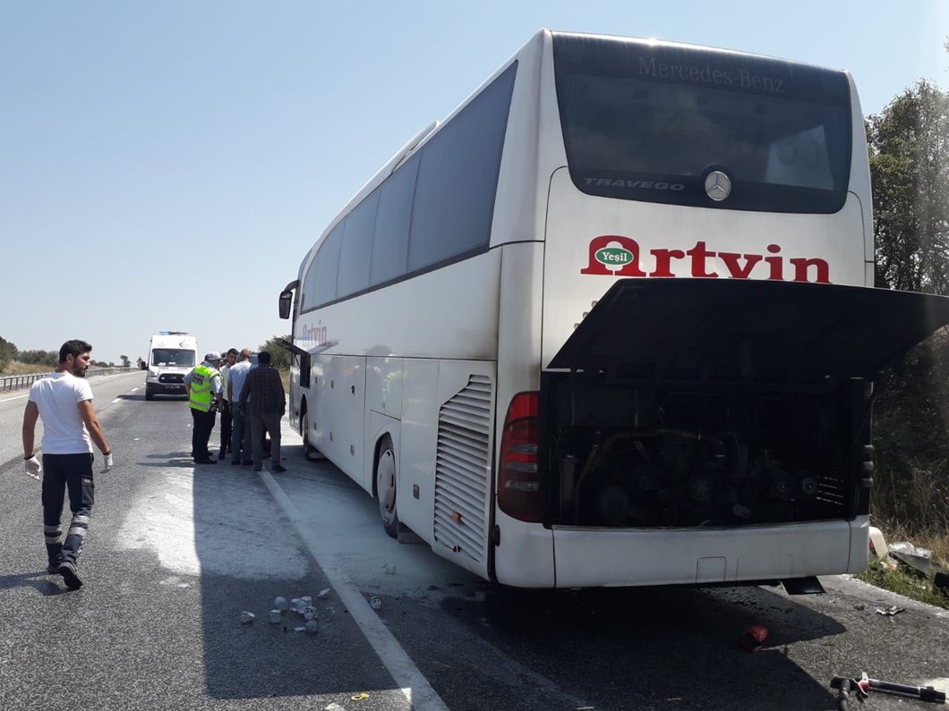 Otobusun Motoru Alev Aldi Yolcular Tahliye Edildi Ntv