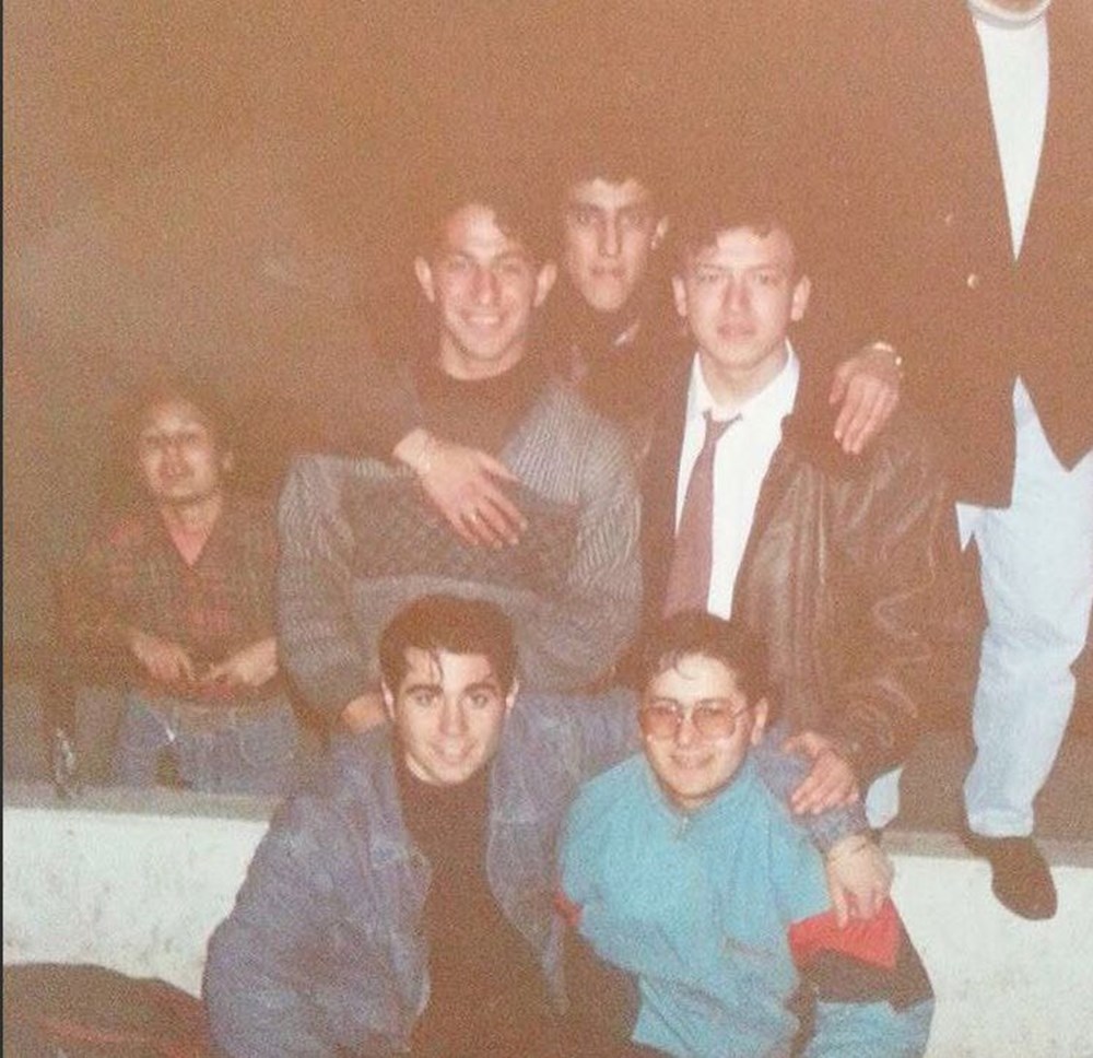 Nilgün Belgün takipçilerini geçmişe götürdü: Bu fotoğraf Marmaris'te çekildi (Ünlülerin çocukluk ve gençlik halleri) - 569