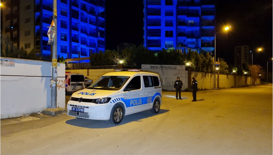 Evinin önünde silahlı saldırıya uğrayan kadın yaralandı