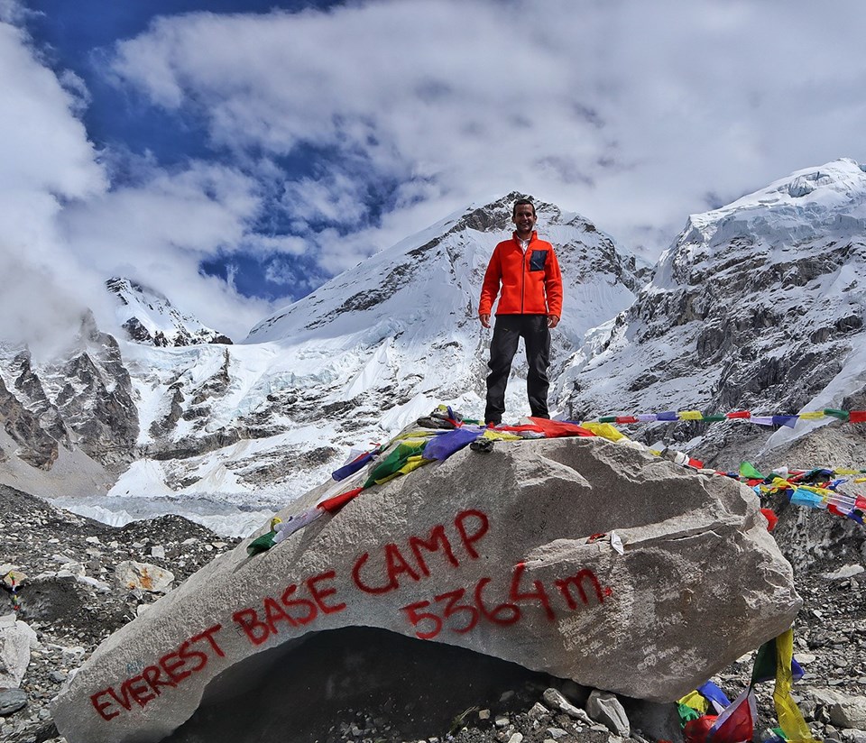 Genç Türk gezgin, Everest'te saz çaldı - 1