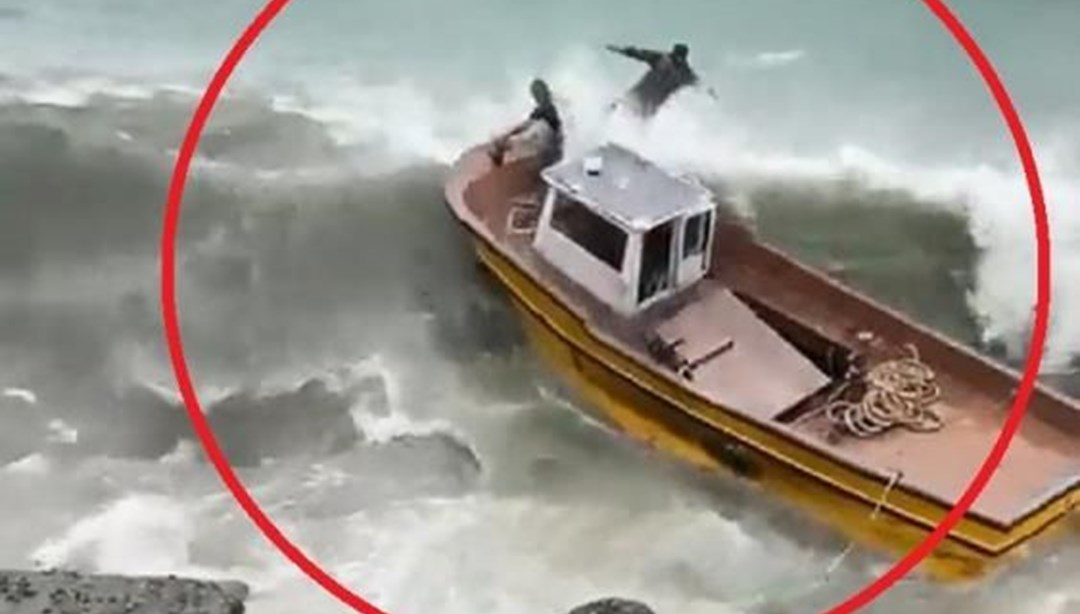 Ölümle burun buruna: Alabora olan bottan denize atladılar
