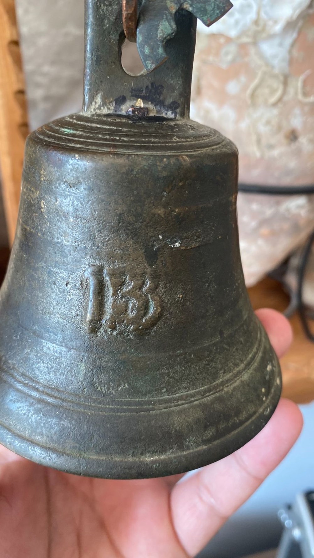 Ayasofya'ya ait olduğu düşünülen 2 bin yıllık çanı hurdacı buldu, incelemeye alındı - 2