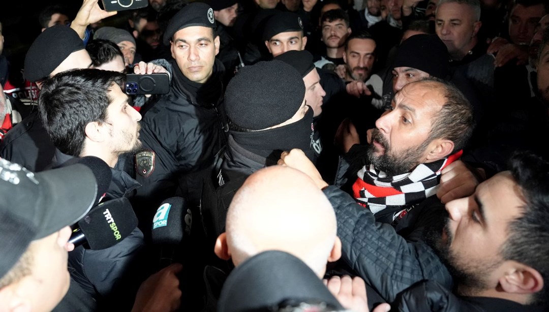 Havalimanında protesto: Beşiktaş taraftarından takıma büyük tepki