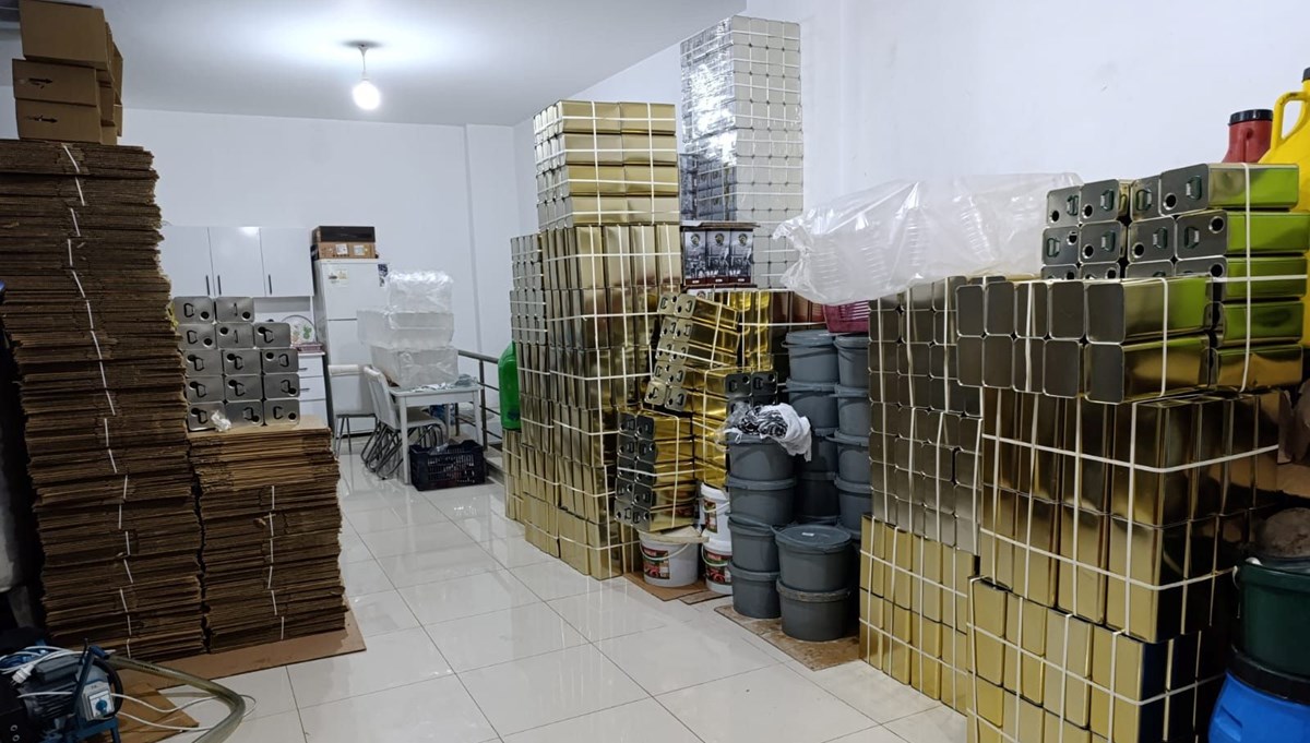 Sahte zeytinyağı üretimi yapılan depoya baskın