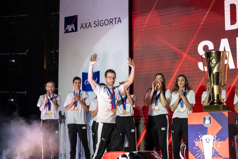 Galataport'ta şampiyonluk kutlaması | Filenin Sultanları tarihi zaferi vatandaşlarla kutladı - 8