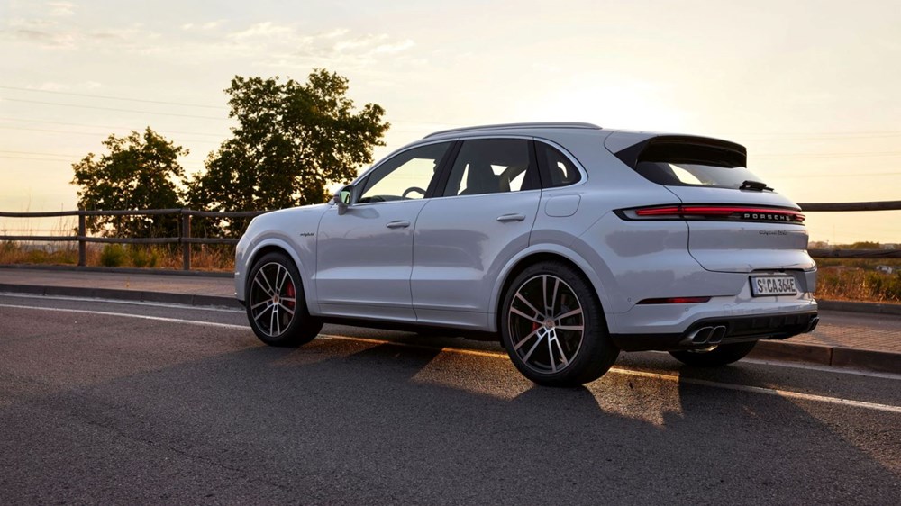 Porsche, tüm zamanların en güçlü Cayenne'ini sundu - 3