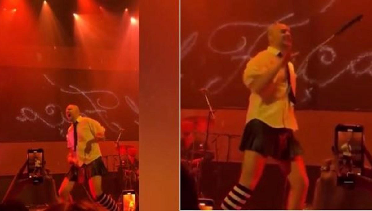 Büyük Ev Abluka grubunun solisti Bartu Küçükçağlayan, konserine mini etekle çıktı Büyük Ev Abluka grubunun solisti Bartu Küçükçağlayan, konserine mini etekle çıktı