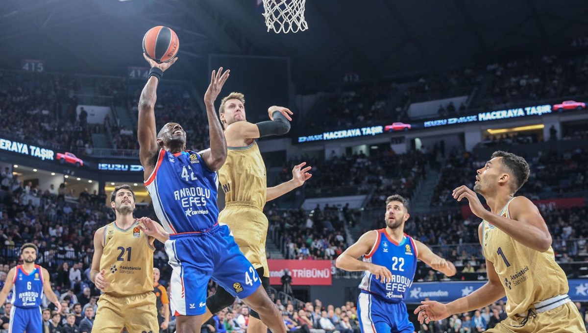 SON DAKİKA: EuroLeague: Anadolu Efes Barça'yı devirdi
