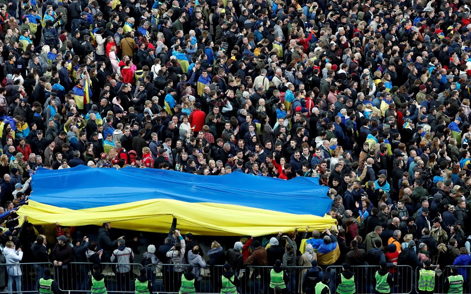 Ukrayna’da başkan adayları statta tartıştı - 1