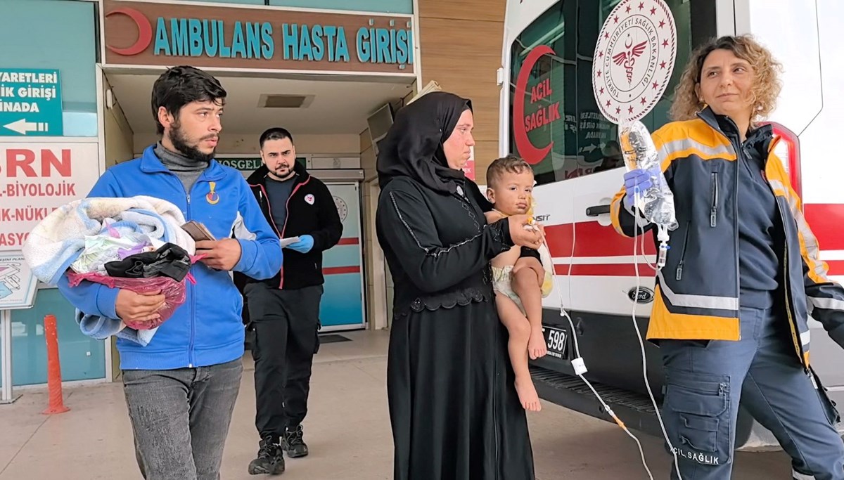 Bahçede yakılan ateşin üzerine düştü