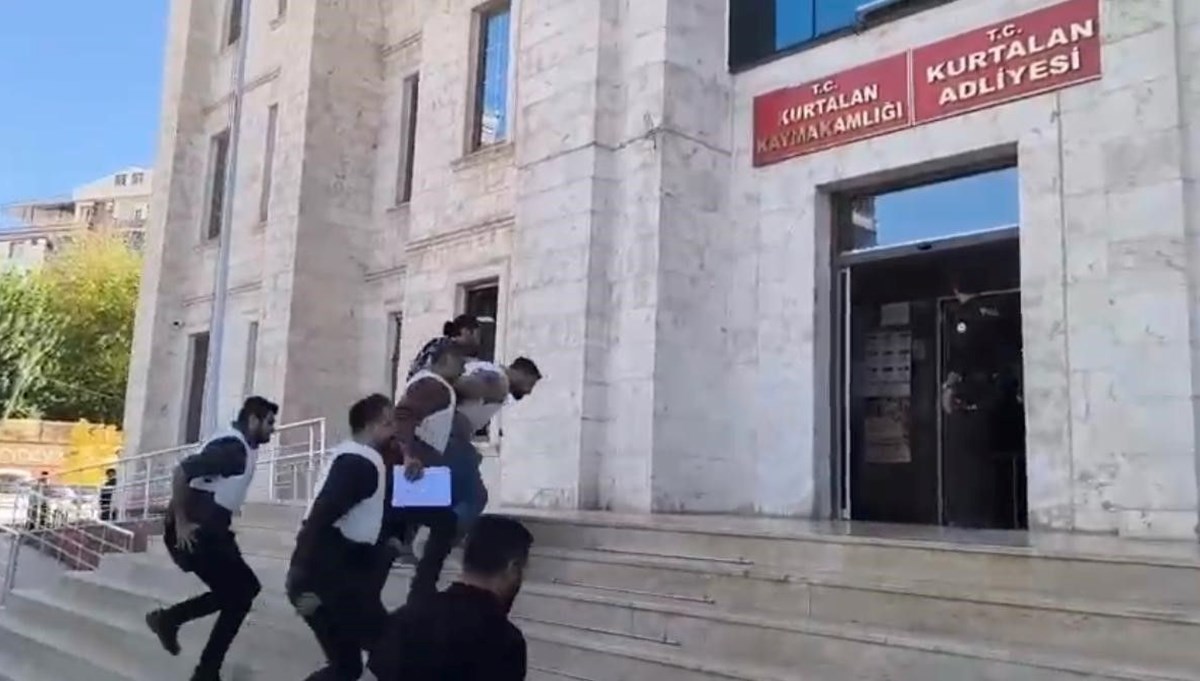 Ailesinden 2 kişiyi öldürdü