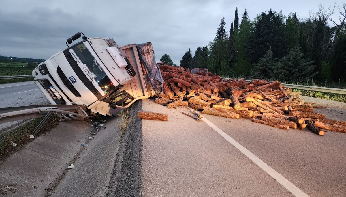 Bursa'daki trafik kazasında yaralılar var Bursa'daki trafik kazasında yaralılar var