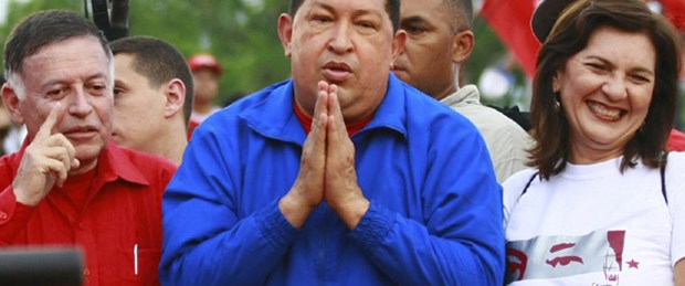 100 bin kişi Chavez'a karşı yürüdü